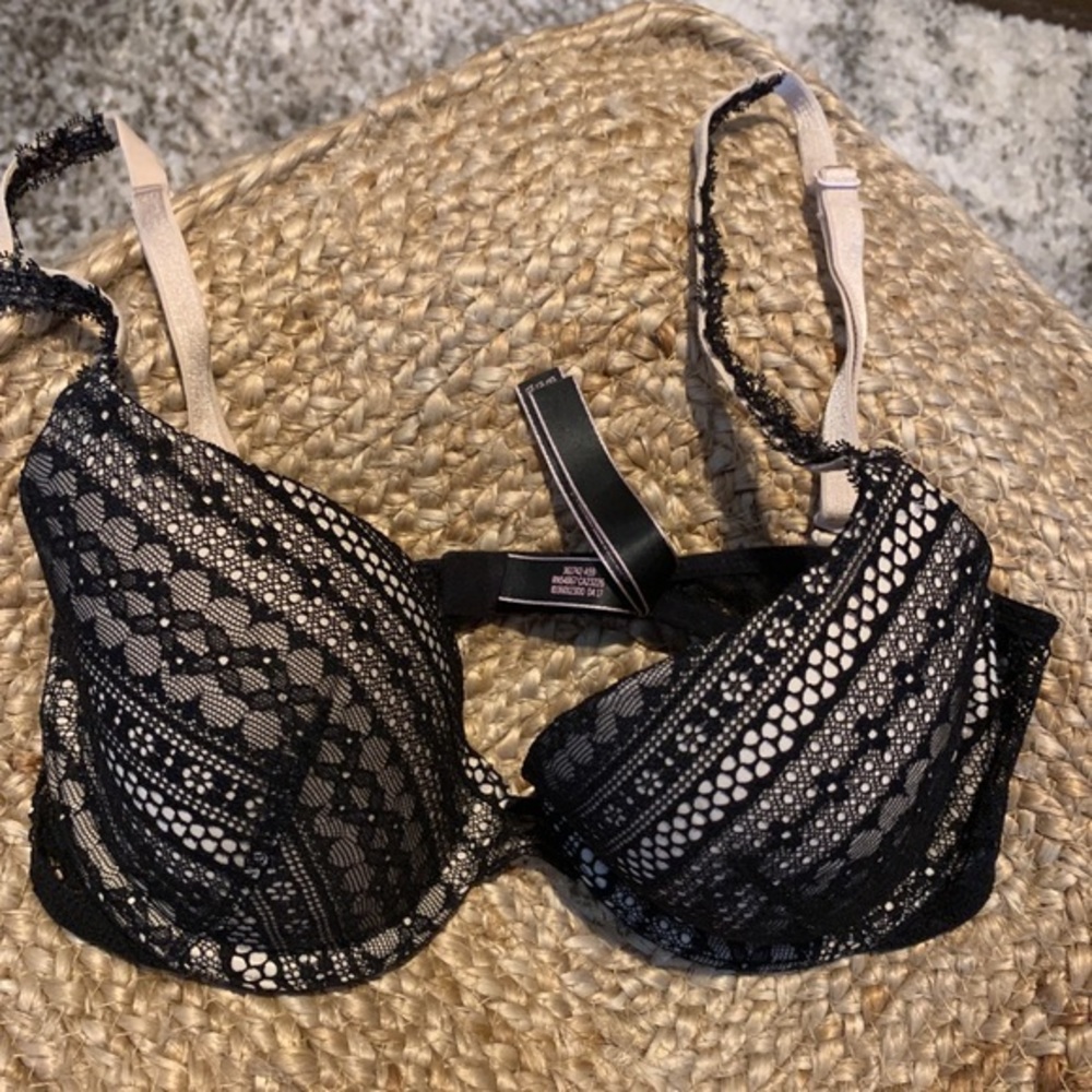 VS Black Lace Bra 32D